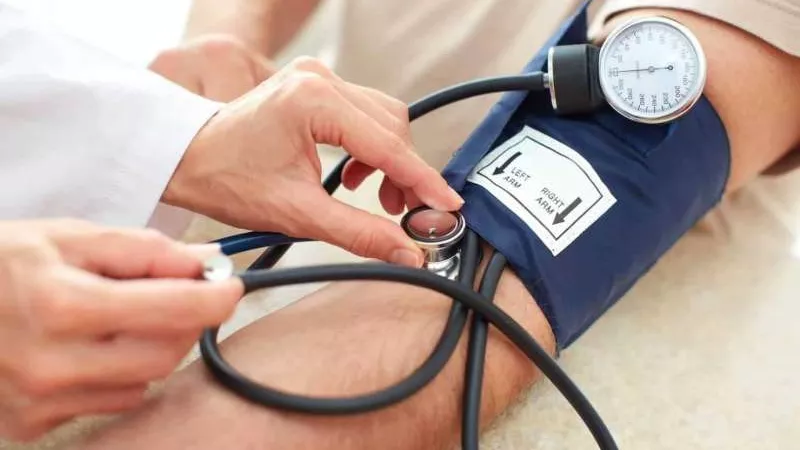 نصائح لمرضى الضغط للتعامل مع درجات الحرارة المرتفعة
