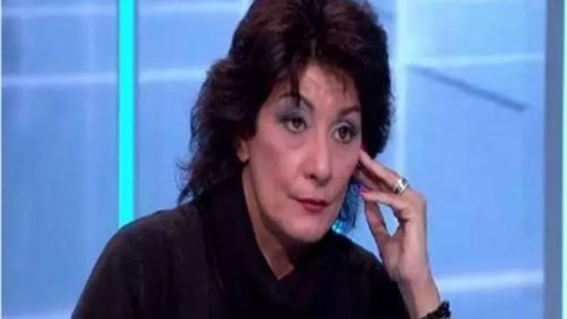 سماح أنور تكشف سر عدم اعترافها بنجلها