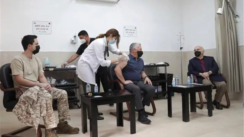 ملك الأردن يتلقى لقاح كورونا