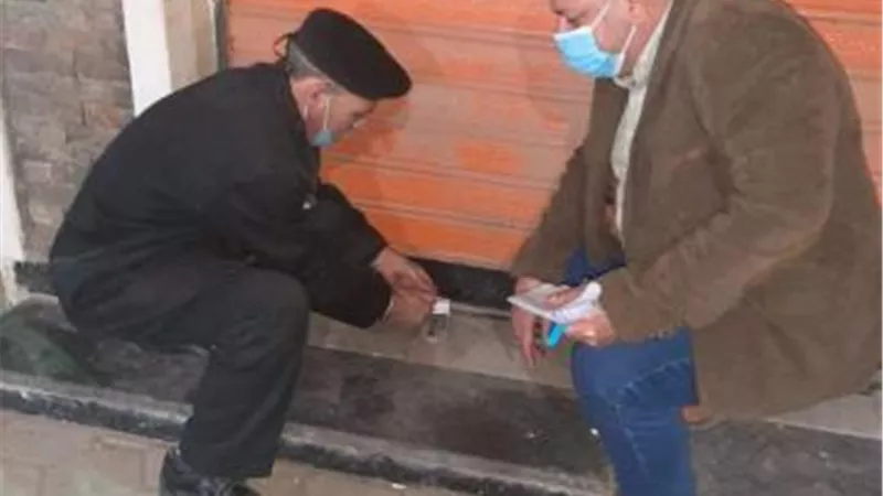شاهد.. غلق وتشميع 50 مقهى ومطعم وورش حرفية بالجيزة