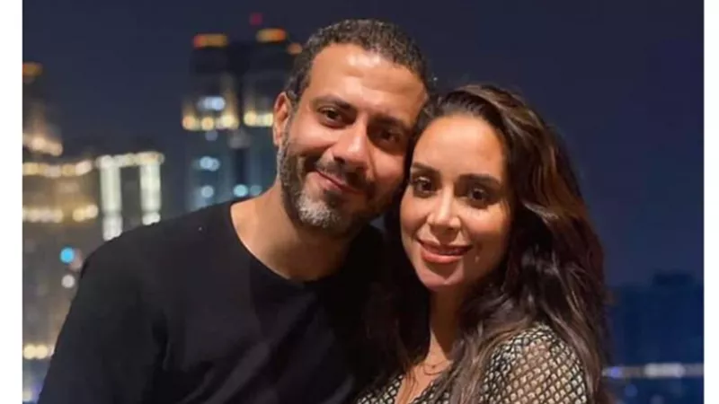 محمد فراج يغازل خطيبته بكلمات رومانسية