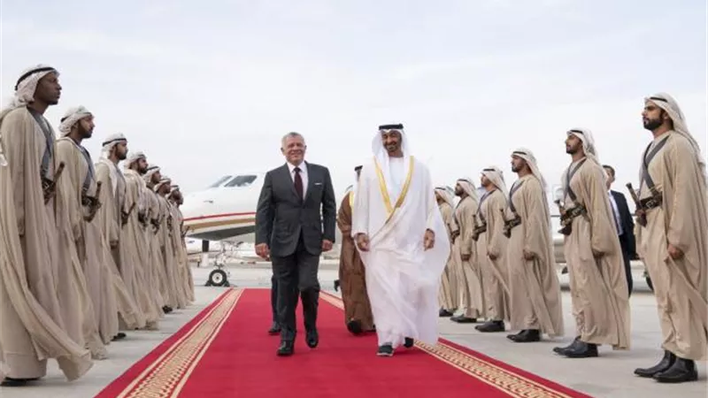 محمد بن زايد يستقبل ملك الأردن