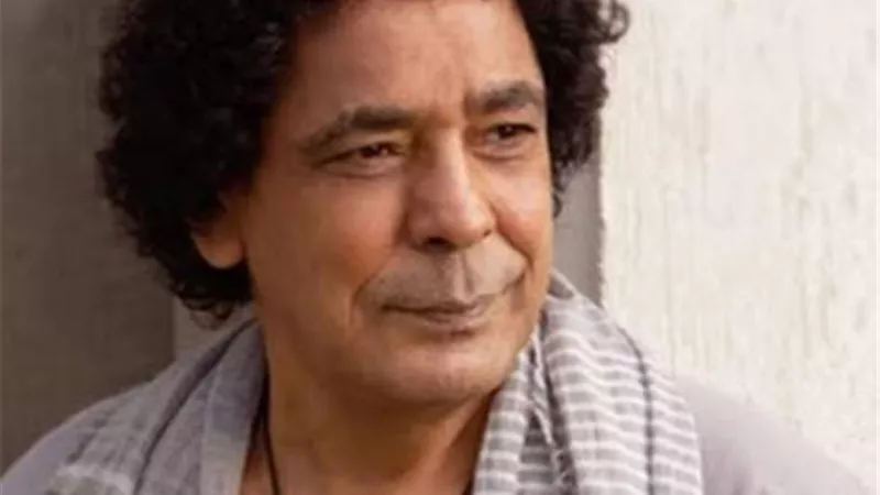 الكينج محمد منير في ورطة بسبب ” مسألة السن”