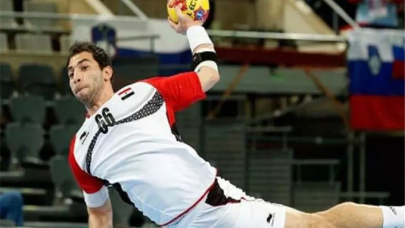 احمد الاحمر يقود منتخب مصر لليد امام مقدونيا