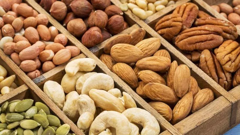 فوائد المكسرات لطلاب الثانوية العامة خلال أيام الامتحانات