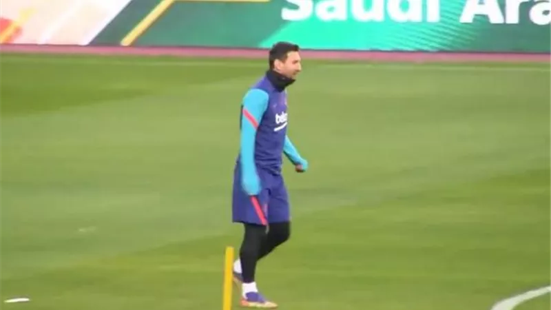 ميسي يشارك في تدريبات برشلونة استعدادا لمواجهة بيلباو في السوبر الإسباني (صور)