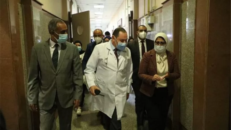 الصحة: انخفاض معدل تردد مرضى فيروس كورونا على الرعاية المركزة وأجهزة التنفس الصناعي بالمستشفيات بنسبة 50%