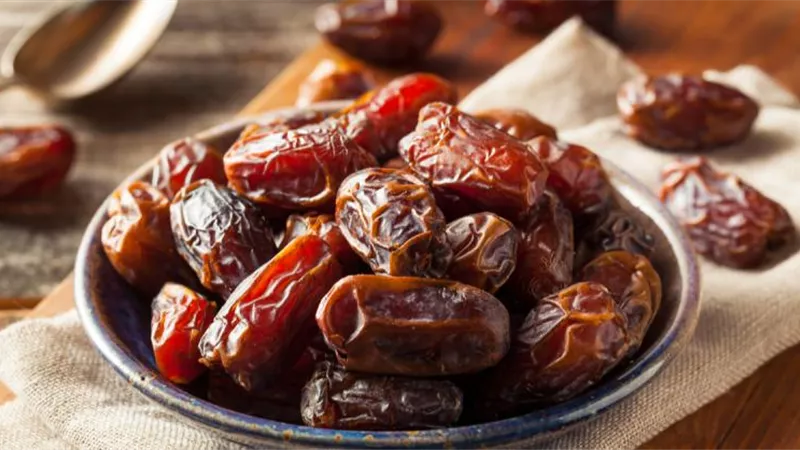 وجبة مثالية.. تعرف على فوائد التمر لحجاج بيت الله الحرام