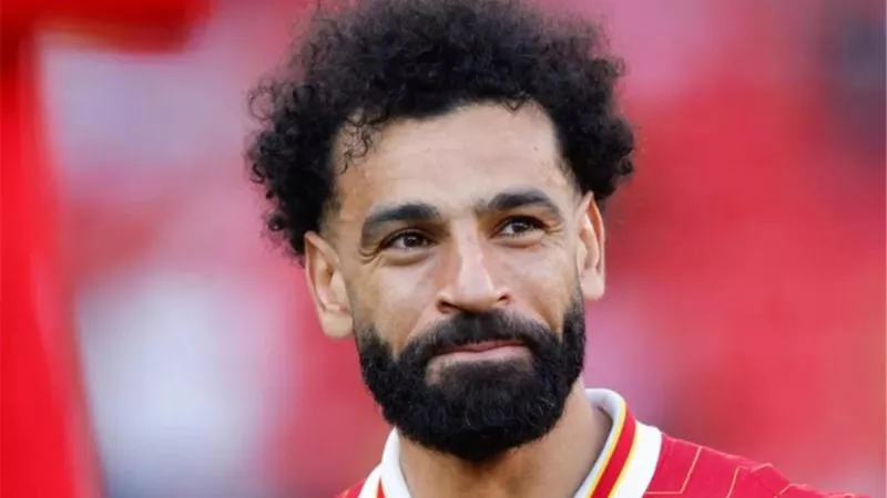 شاهد| احتفال غريب من محمد صلاح بعيد ميلاده الـ32