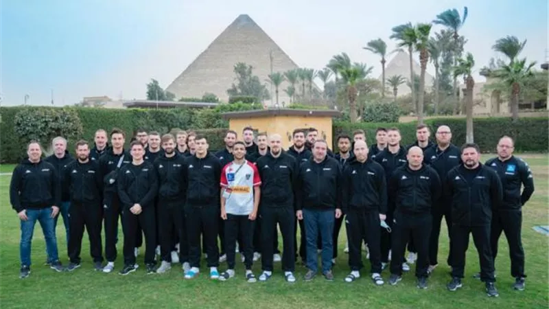 طالب بجامعة القاهرة مترجمًا للمنتخب النمساوي في بطولة كأس العالم لكرة اليد