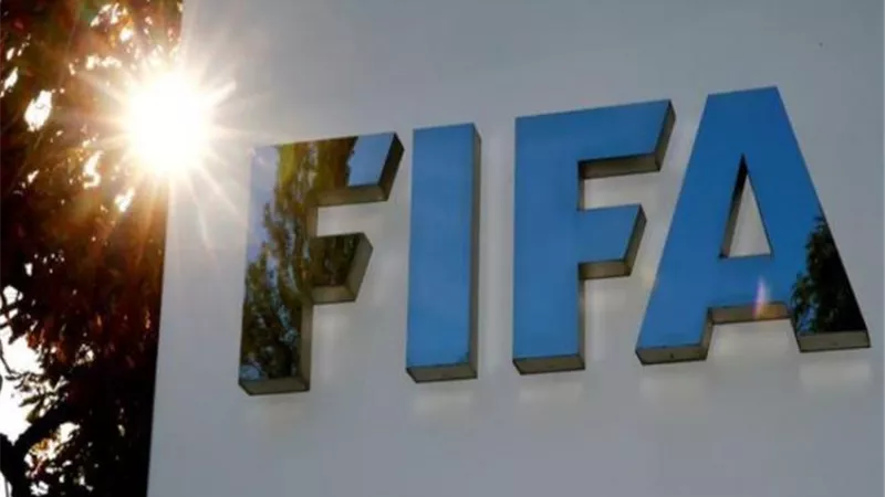 فيفا يكشف التأثير الضخم لكورونا على انتقالات اللاعبين