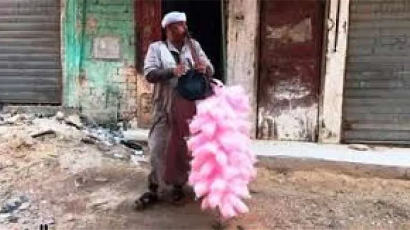 يعول أسرة ووالدته.. بائع غزل البنات يكشف تفاصيل حياته