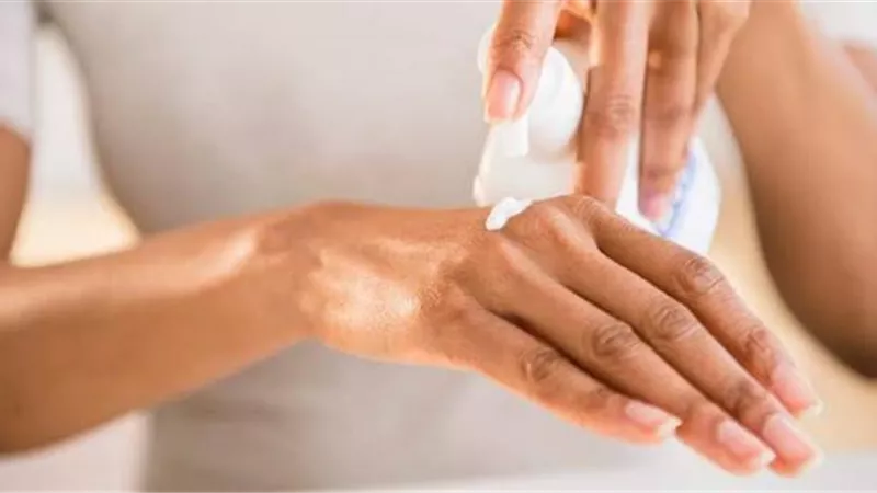 بمكونات طبيعية يمكنك تنظيف اليدين من رائحة لحم الأضاحي