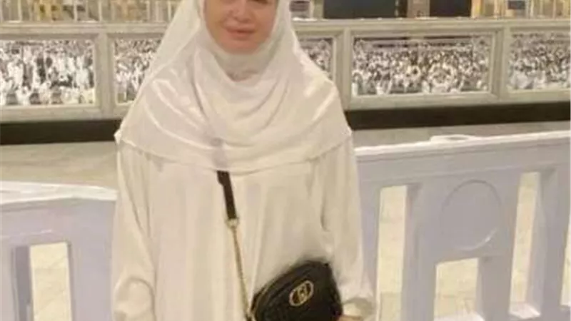 من داخل الحرم .. الهام شاهين تهنئ جمهورها بعيد الأضحى