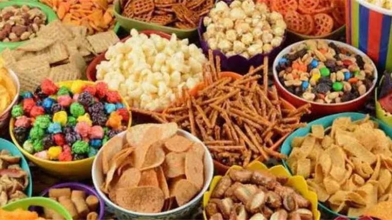 منها الفواكه المجففة.. أنواع تسالي مفيدة تقلل من استهلاك أطعمة العيد الدسمة