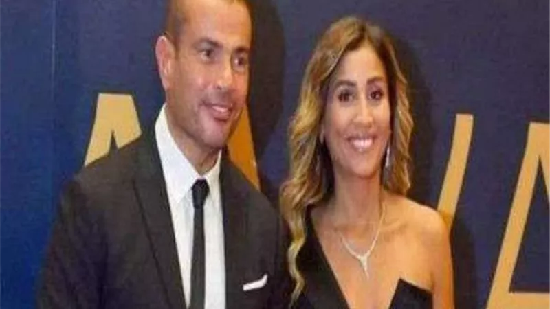 بلاش نتكلم في الماضي ..عمرو دياب يرفض الرد علي اتهامات دينا الشربيني