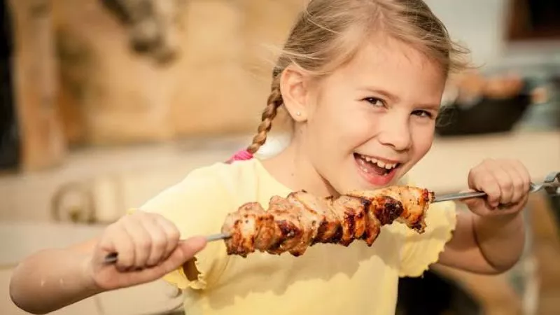 الكوليسترول أبرزها.. أضرار إفراط الأطفال في تناول لحوم عيد الأضحى