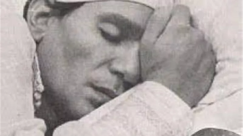 الأيام الآخيرة في حياة العندليب عبد الحليم حافظ.. تدخل الشيخ الشعراوي لتغير مراسم الدفن.. وكان يستعد للموت بالغسل وتقليم الأظافر والدموع