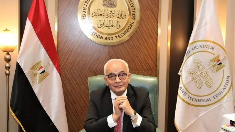 قبل ساعات من الإعلان عن الحكومة الجديدة .. برلماني يكشف عن مصير الدكتور رضا حجازي وزير التعليم؟