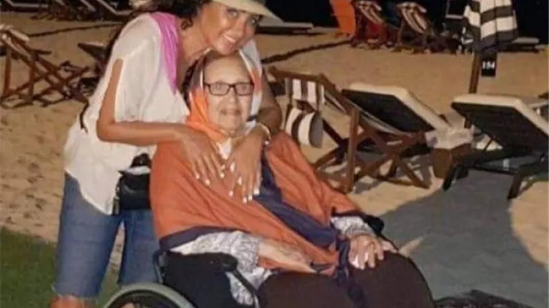 تاج راسي وروحي.. لطيفة تهنىء والدتها بمناسبة عيد ميلادها