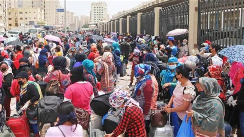 عاجل.. ترحيل 100 ألف وافد من الكويت خلال أيام