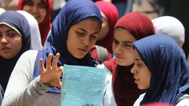 تداولته شاومينج.. إعراب كلمة «عزة» و«حذر» أسئلة محيرة في امتحانات الثانوية العامة 2024 بمادة اللغة العربية