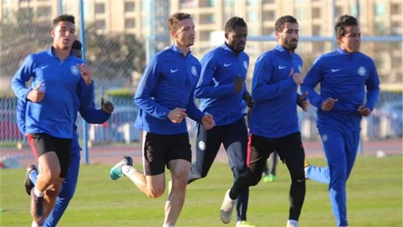 سموحة يدخل في معسكر مغلق استعدادا لبيراميدز بـ20 لاعبًا