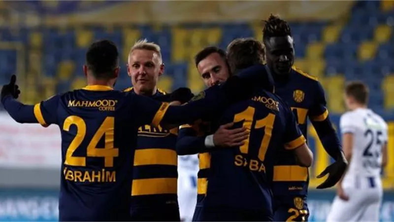 بادجي يقود «أنقرة حوجو» لاستعادة نغمة الانتصارات في الدوري التركي