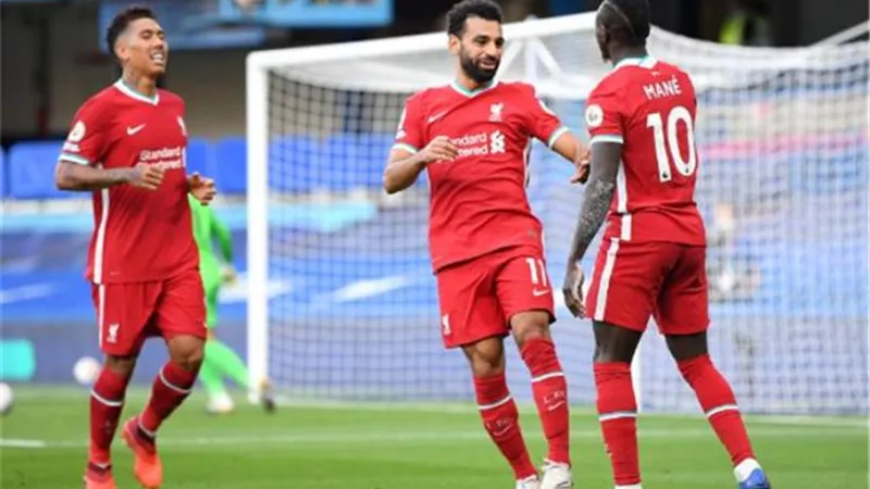 مدافع ليفربول: اللعب أمام صلاح أشبه بالكابوس