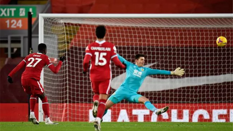 شوط أول سلبي بين ليفربول وبيرنلي في الدوري الإنجليزي