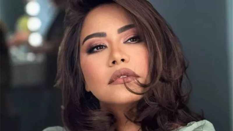 من المصحة لصفحات السوشيال ميديا.. أزمات شيرين عبد الوهاب مع شقيقها لا تنتهي