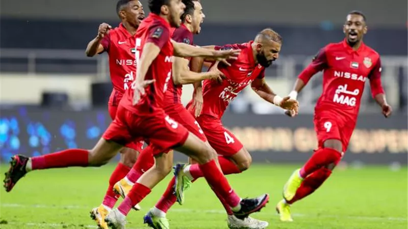 شباب الأهلي يتوج بالسوبر الإماراتي على حساب الشارقة