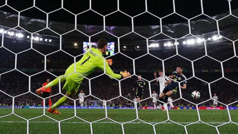 مدرب اسكتلندا ينتقد يويفا بعد الخسارة أمام المجر في يورو 2024