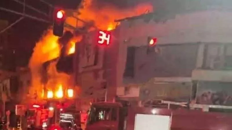 ”النيران التهمت كل شئ ”النيابة تكشف سبب اندلاع حريق شارع شكور في الإسكندرية