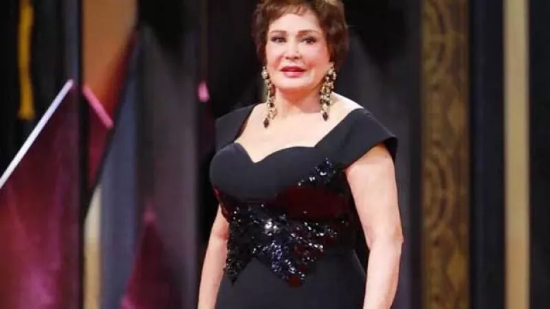 أنا لسه صغيرة.. لبلبة تعلق على ظهورها ببدلة رقص في فيلم ”عصابة الماكس”