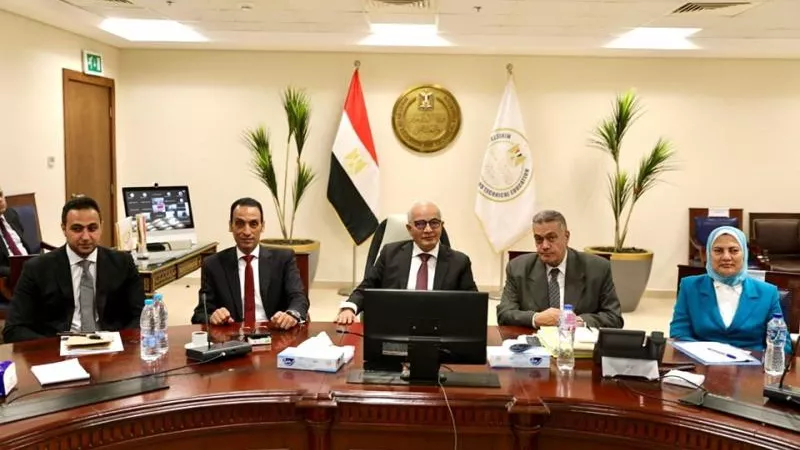 وزير التعليم يتابع سير امتحانات الثانوية العامة ويوجه بتدابير صارمة لضمان النزاهة