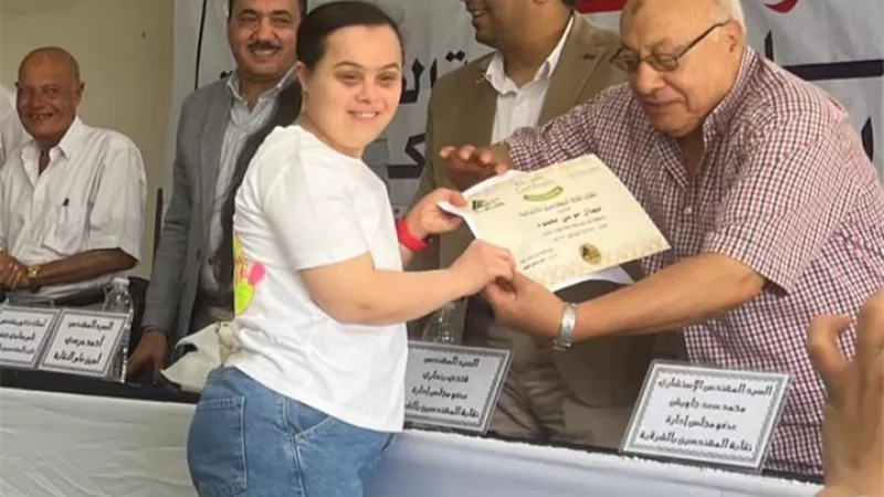 أتمت حفظ ”جزء عم” من القرآن.. تكريم فتاة من ذوي القدرات الخاصة بالشرقية