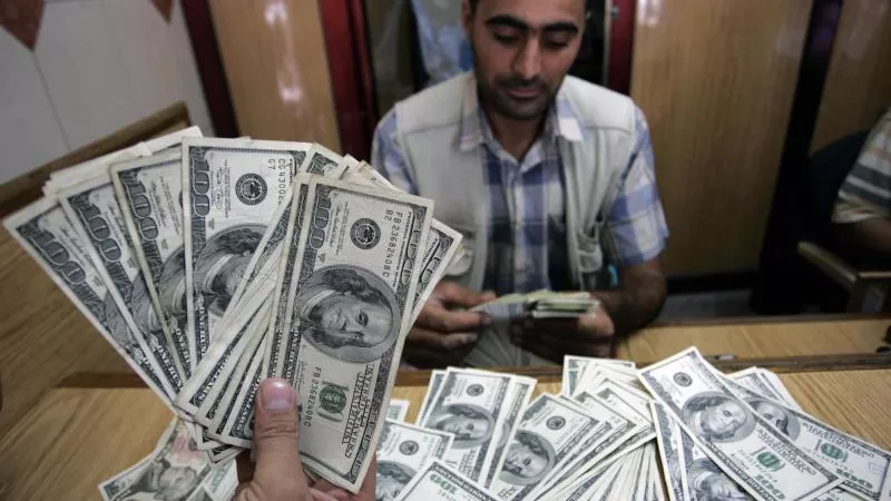 جنون الورقة الخضراء.. سعر الدولار اليوم الخميس 27 يونيو 2024 (انفوجراف)
