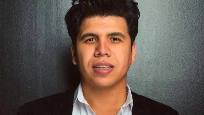 عمر كمال يكشف عن تفاصيل نجاته من الموت ورفض والدته السفر إلى  العمرة بأمواله