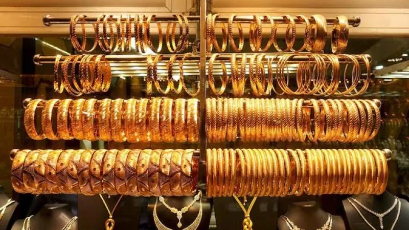 سعر جرام الذهب اليوم بختام التعاملات.. المعدن الأصفر بكام (إنفوجراف)