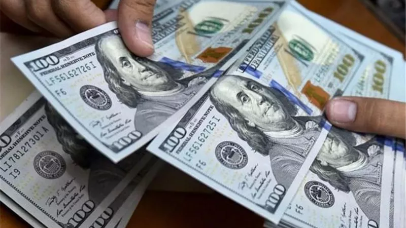 سعر صرف الدولار في البنوك خلال منتصف تعاملات اليوم