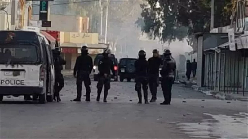 اشتباكات بين متظاهرين وقوات الأمن في مظاهرات تطالب بإسقاط الغنوشي
