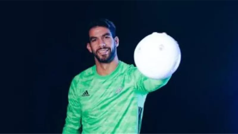 تعرف على ما دار بين إكرامي وفتحي مع لاعبي الأهلي قبل مباراة بيراميدز