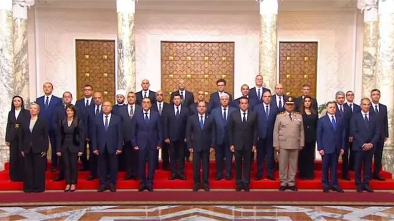 ملفات شائكة في انتظار حكومة مدبولي الجديدة.. انقطاع الكهرباء واللاجئين أزمات تورق المصريين