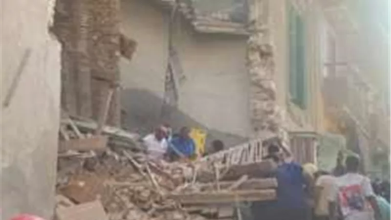 ”جاري البحث تحت الأنقاض”.. إصابة شخصين فى انهيار عقار ببولاق أبو العلا