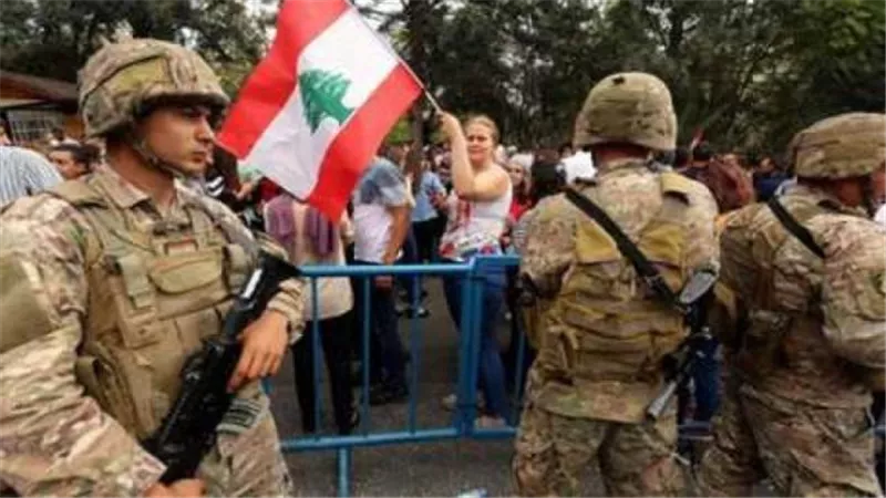 لبنان على صفيح ساخن.. تحرك عاجل للجيش باتجاه ساحة النور