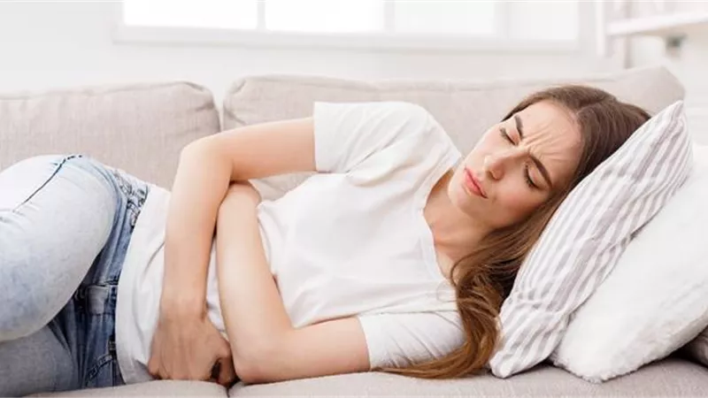 3 حيل سحرية لأوضاع النوم أثناء الدورة الشهرية