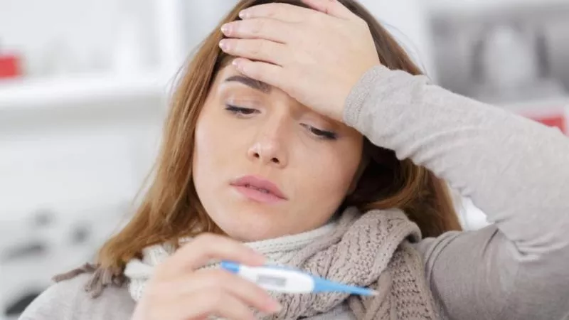 ما هي أعراض الإصابة بالحمى المنخفضة؟.. الأسباب وطرق العلاج