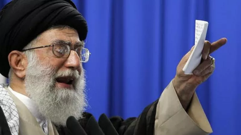 «مواصلة مسيرة الشهيد رئيسي».. الوصايا الثلاث من خامنئي للرئيس الإيراني