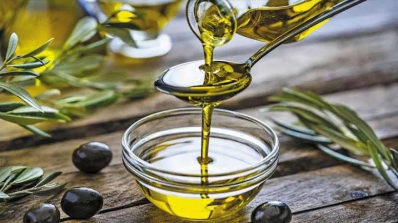 للوقاية من السرطان وأمراض القلب.. فوائد مذهلة في زيت الزيتون البكر